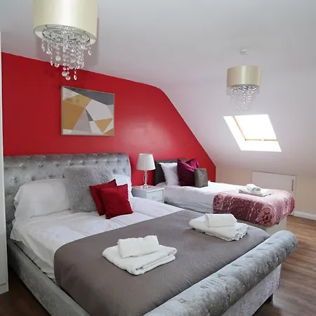 59B Comfortable 3 Bedroom House By Easy 2 Manage Cranford Exterior foto