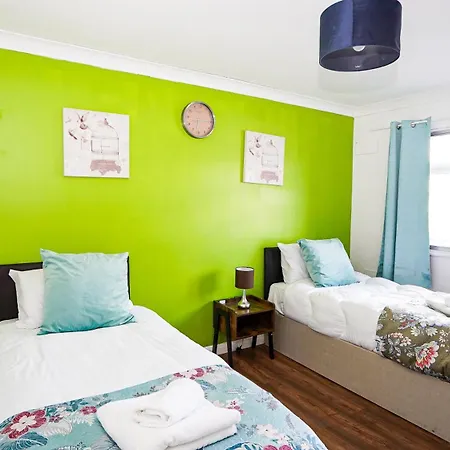 59B Comfortable 3 Bedroom House By Easy 2 Manage Cranford Exterior foto