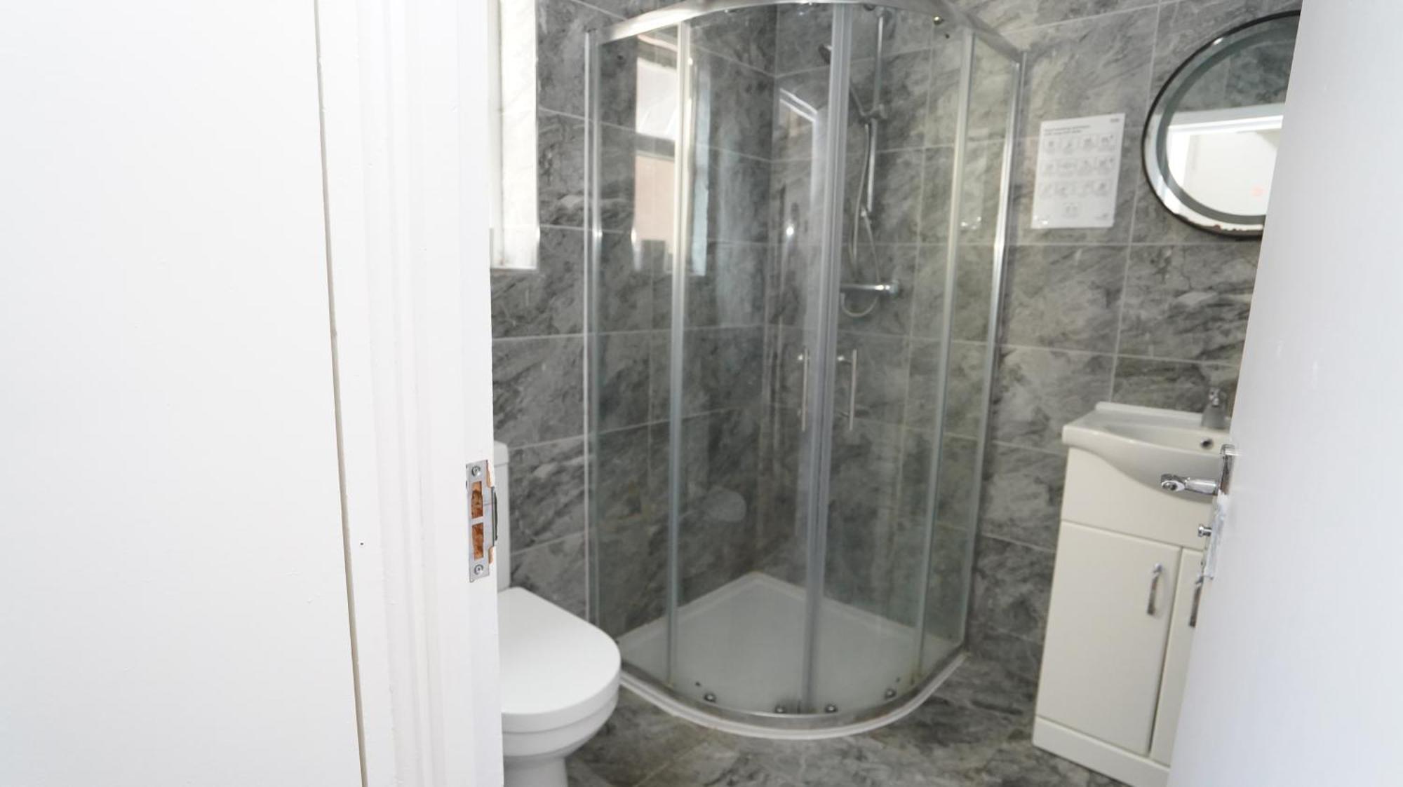 59b Comfortable 3 Bedroom House By Easy 2 Manage Holiday home *